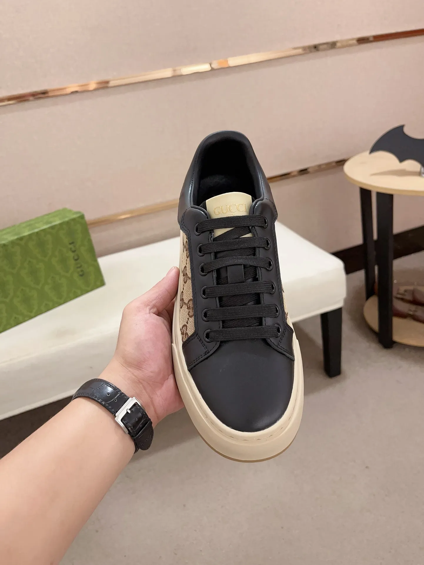 Men's clothing and shoes💰:400💰 (GUCCI) The latest model from the official website 🎁🎁Casual and fashionable men's shoes👟, hot style 💥The version is simple and elegant, exclusive for trendy men. Unique official website latest brand elements 👑Gucci original decoration, fashionable and generous, the fabric is original cowhide ✅sheepskin lining, the official website specifies wear-resistant casual outsole, the classic model is taken in kind at the counter🎬38-44 (45 is not returned or exchanged)